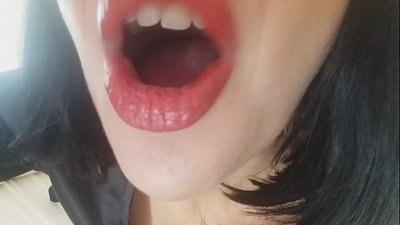 ທີ່​ຮັກ, ແມ່​ລ້ຽງ​ຂອງ​ທ່ານ​ຈະ​ບໍ່​ໃຫ້​ທ່ານ​ໄປ​ໂຮງ​ຮຽນ​ມື້​ນີ້ ... ຂ້າ​ພະ​ເຈົ້າ​ຕ້ອງ​ການ​ທ່ານ​ຫຼາຍ​ເກີນ​ໄປ ...