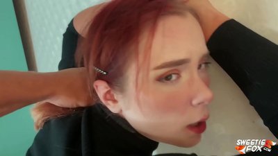 ຜູ້ຊາຍ Fucked ໃນປາກແລະ Pussy ເຊື່ອຟັງ Redheaded Skimpy ແລະ Cum ສຸດ Tits